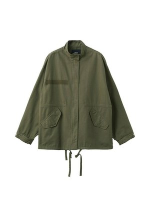 Veste légère vert olive avec col montant, fermeture éclair avant, poches à rabat, ourlet à cordon de serrage et manches longues avec poignets à boutons-pression.