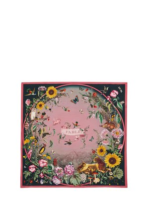 Firkantet tørklæde med pink baggrund, blomsterbort, forskellige fugle, sommerfugle, dyr og teksten "FABLE" i midten.