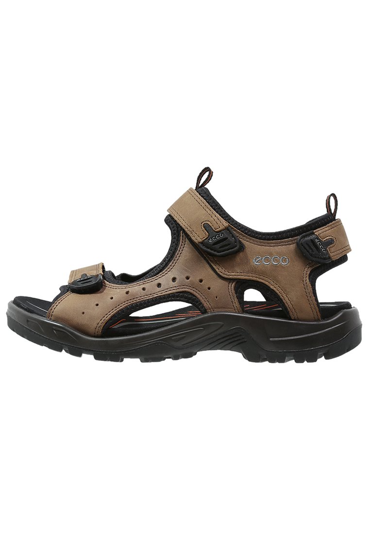 Sandal in marrone con cinturini regolabili, design perforato e suola in gomma nera spessa. Presenta il marchio ECCO sui cinturini e sul lato.