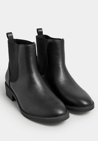 Mustat nahkaiset nilkkurit, joissa on terävä kärki, joustavat sivupaneelit ja vetonapit. Matala lohkokorko ja sileä pinta.