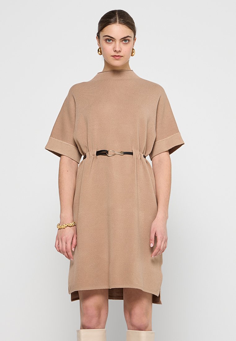 Apart Gebreide jurk camel