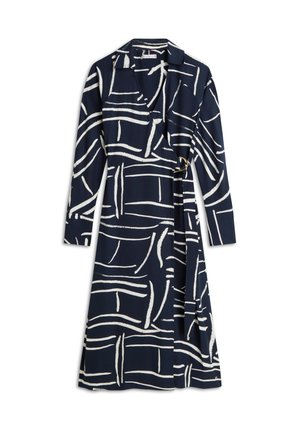 Marineblauwe wikkeljurk met witte abstracte strepen, lange mouwen, kraag en een strikdetail in de taille. Glad stof met een vloeiende silhouet.