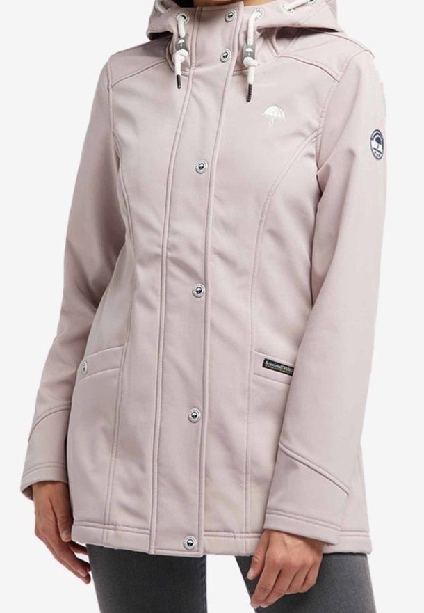 Jasnoróżowa wodoodporna kurtka z przednim zamkiem błyskawicznym i zatrzaskami, kapturem ze sznurkiem, bocznymi kieszeniami oraz logo na lewej rękawie. Gładka tekstura.