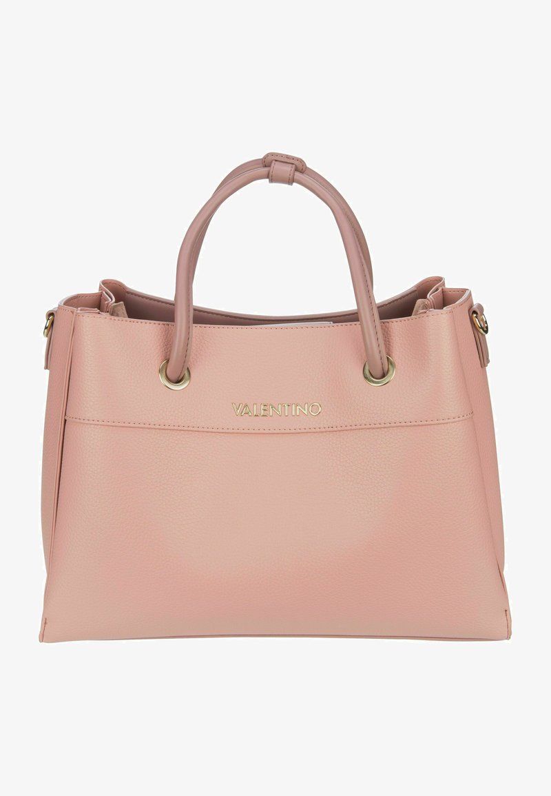 Ροζ δερμάτινη τσάντα χειρός με διπλούς χειρολαβές, χρυσά αξεσουάρ και ανάγλυφο λογότυπο "VALENTINO". Υφή επιφάνειας, δομημένο σχήμα.