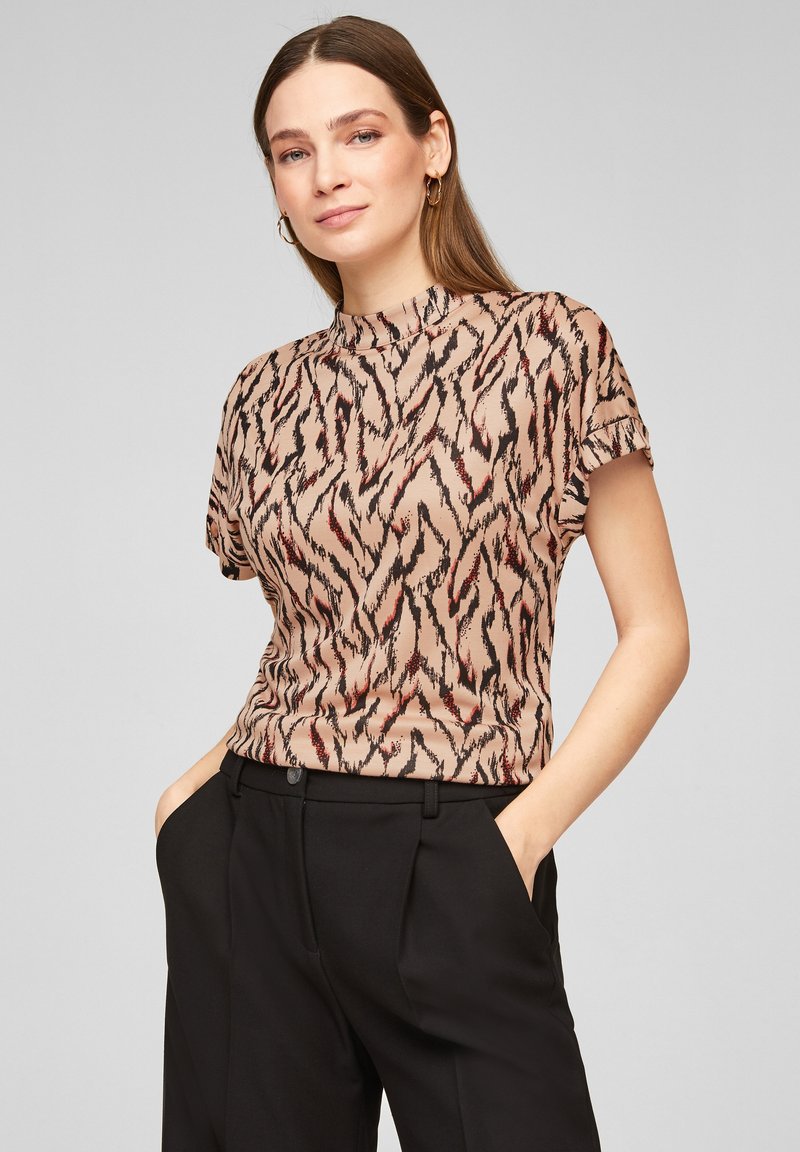 Damen T-Shirts | s.Oliver BLACK LABEL T-Shirt print beige aop/sand - CJ54107 Damen T-Shirts | s.Oliver BLACK LABEL T-Shirt print beige aop/sand - CJ54107