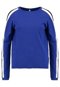 Sweat-shirt bleu à manches longues, col côtelé, avec des accents de rayures noires et blanches sur les manches. Confectionné en matériau tricoté lisse.