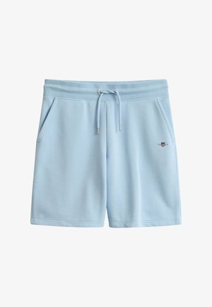 Short en coton bleu clair avec taille côtelée, cordon ajustable, poches latérales et petit logo brodé sur le devant droit.
