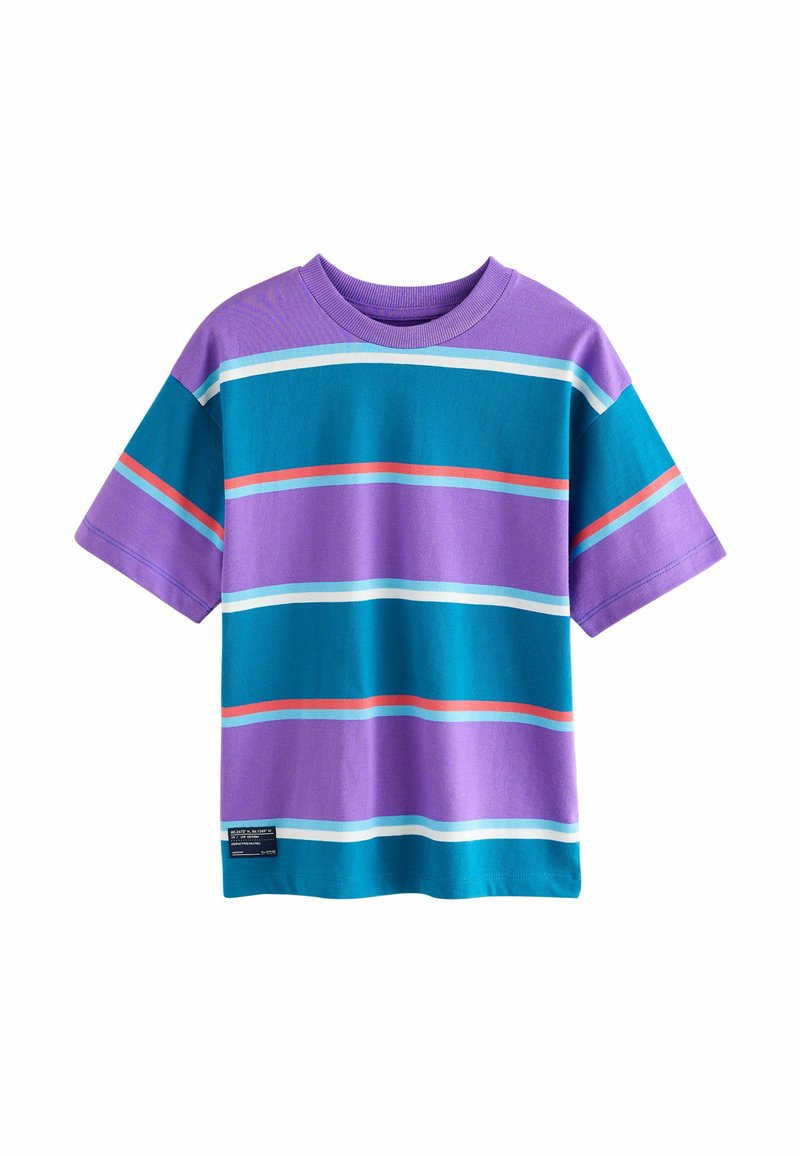 Īss piedurkņu T-krekls purpursarkanā un jūras zaļā krāsā ar horizontālām svītrām gaiši zilos un korallkrāsas toņos. Mīksta kokvilnas audums, apaļa kakla izgriezums, birka apakšā.