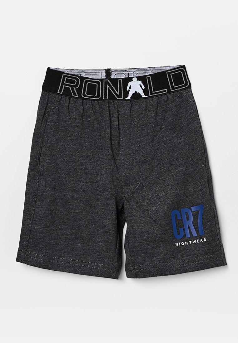Shorts gris foncé avec une taille noire portant le texte "RONALD" et une silhouette, logo "CR7 Nightwear" sur la jambe gauche, style de pyjama décontracté.