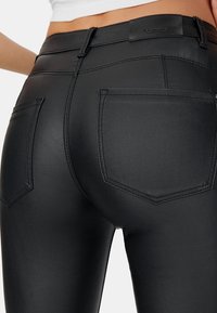 Stradivarius Tygbyxor - black