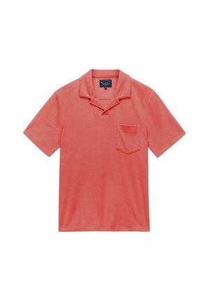 Korallinvärinen poolopaita, joka on valmistettu teksturoidusta kankaasta, lyhythihainen, taitettu kaulus ja rintatasku. Yksinkertainen muotoilu ilman lisäkuvioita.