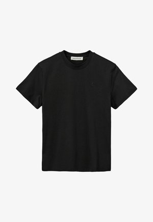 Juodas medvilnės marškinėliai trumpomis rankovėmis, apvaliu iškirpimu ir nepastebimu logotipu ant krūtinės. Lygus paviršius ir klasikinė forma.