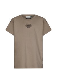 Braun Baumwoll-T-Shirt mit kurzen Ärmeln und Rundhalsausschnitt. Auf der Vorderseite befindet sich ein schwarzer Textdruck mit der Aufschrift "RETOUR JEANS STUDIO CREATIVES".
