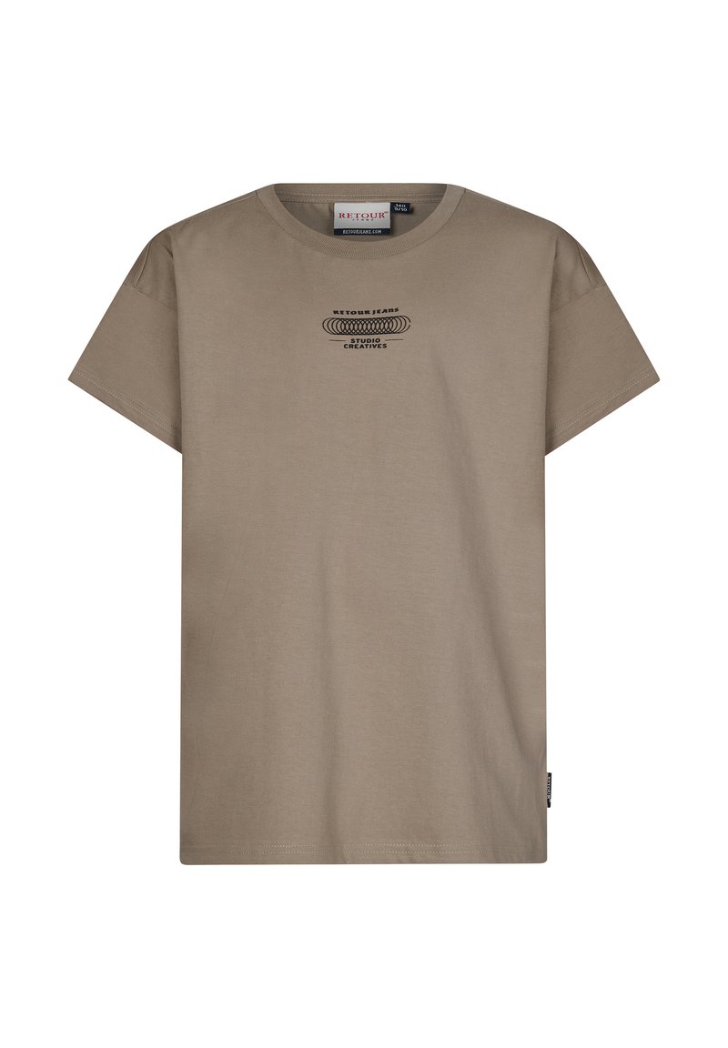 Braun Baumwoll-T-Shirt mit kurzen Ärmeln und Rundhalsausschnitt. Auf der Vorderseite befindet sich ein schwarzer Textdruck mit der Aufschrift "RETOUR JEANS STUDIO CREATIVES".