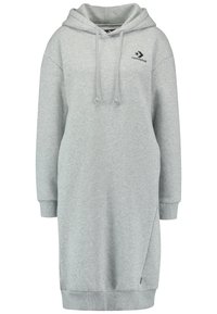 Vestido de sudadera gris con bolsillo canguro, capucha ajustable con cordón, puños acanalados y un sutil logo en el pecho. Material de mezcla de algodón suave.