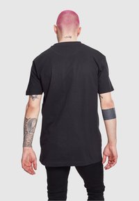 Mister Tee PARIS TEE - Camiseta estampada - black