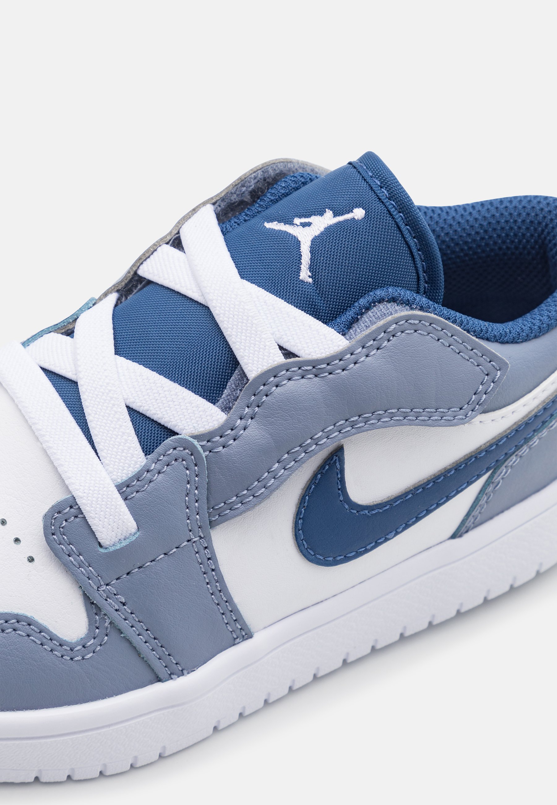 Jordan 1 LOW ALT UNISEX - Basketbalschoenen - ashen slate/white/mystic  navy/lichtgrijs - Zalando.be