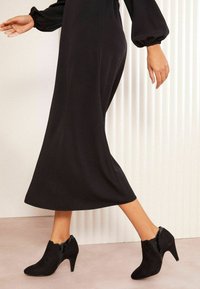 Friends Like These REGULAR FIT - MID - Botine - black
