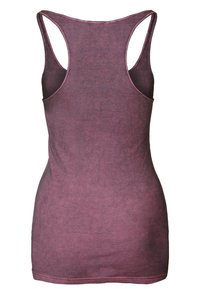 Débardeur côtelé violet foncé avec de larges bretelles, un décolleté arrondi et une coupe ajustée. Texture lisse avec un effet dégradé subtil.