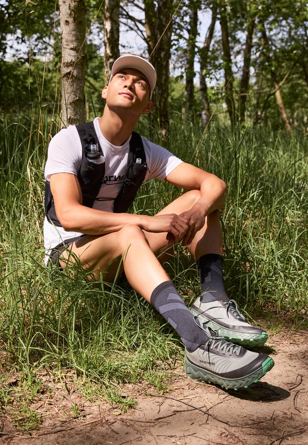 TOMIR 2.0 UNISEX - Trail running shoes3