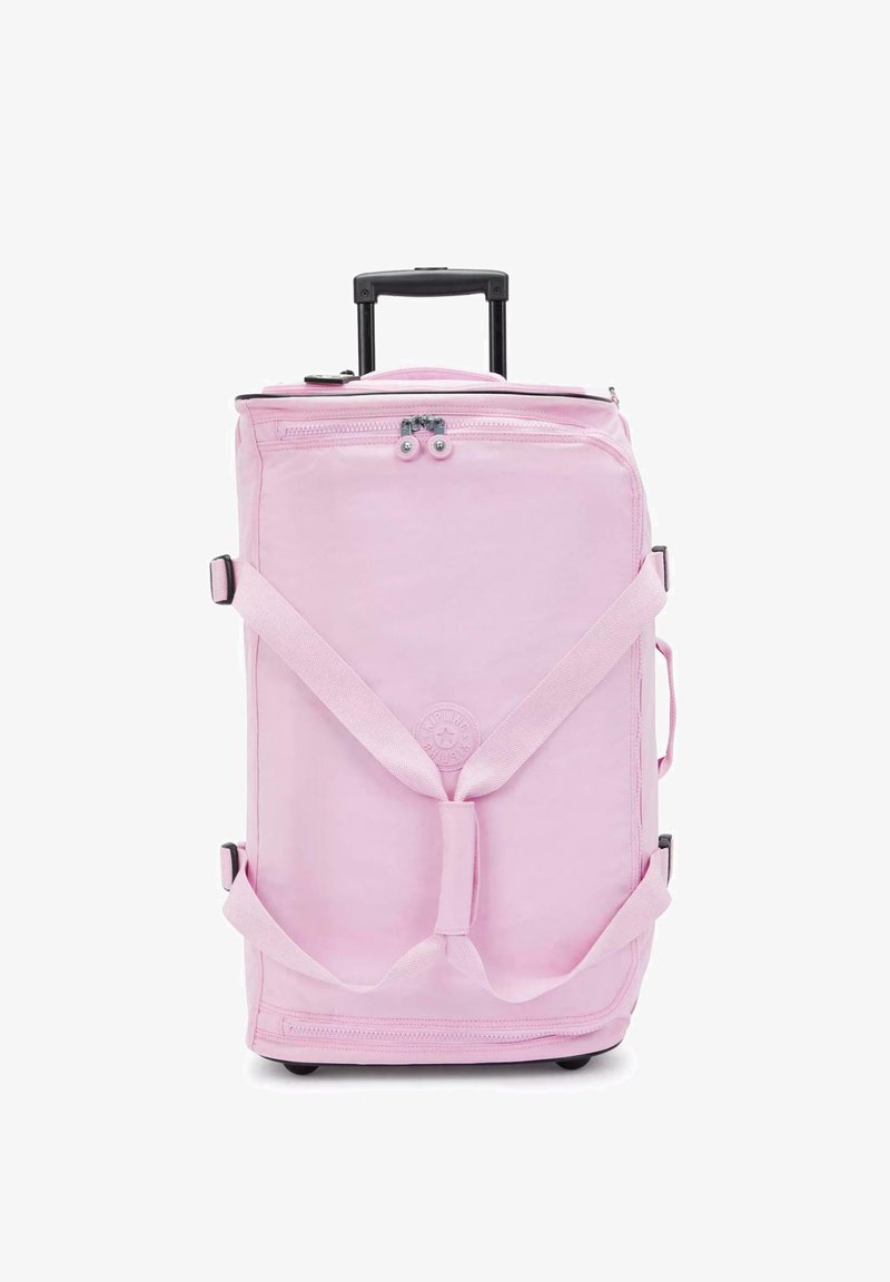 Rosa Rollreisetasche mit doppelten Trägern, Reißverschlussverschluss, Rollen und Logopatch. Strukturierter Stoff mit robustem Griff.