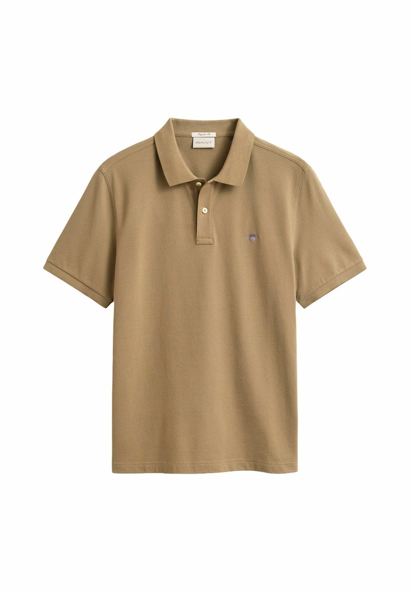 Polo beige à manches courtes avec patte de boutonnage à deux boutons et petit logo brodé sur la poitrine gauche.