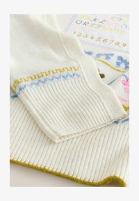 Unselected, ecru embroidered