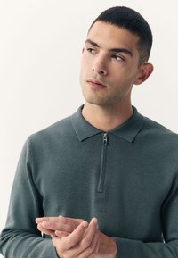 Next REGULAR FIT QUARTER ZIP LONG SLEEVE - Top s dlouhým rukávem - sage green