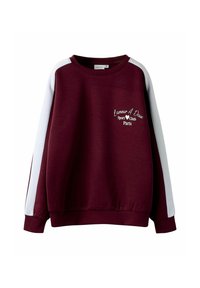 Sudadera burdeos con detalles blancos en los hombros, cuello redondo y texto bordado: "L'amour A Deux Sport Club Paris." Textura suave.