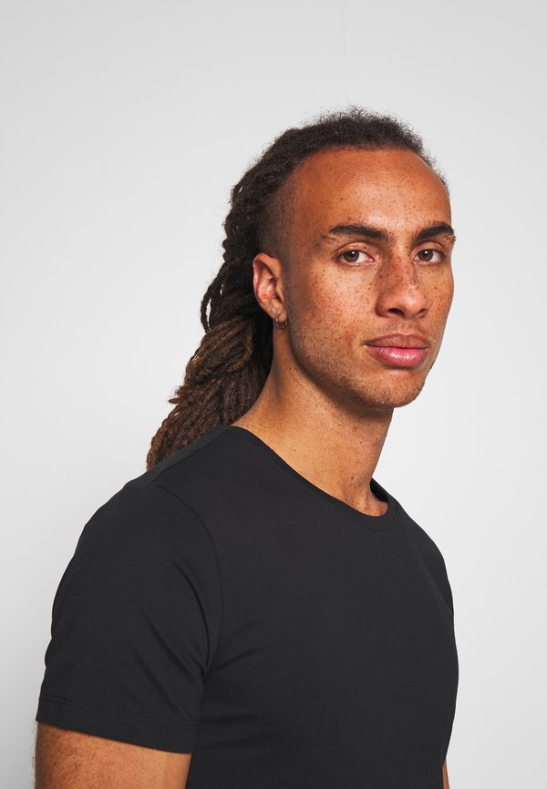 CFDavid - Basic T-shirt2