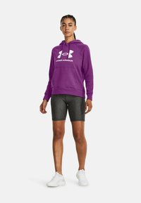 Under Armour RIVAL FLEECE BIG LOGO - Mikina s kapucňou - cassis