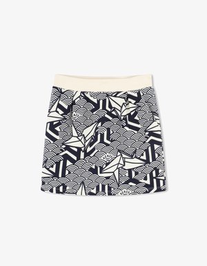 Marineblauwe en crèmekleurige rok met een geometrisch ontwerp van golven en origami-vormen. Gemaakt van een geweven stof met een gestructureerde afwerking.