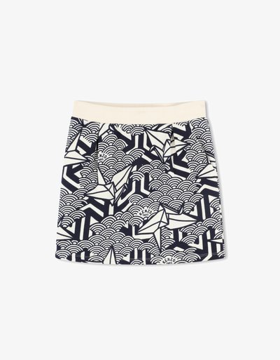 Jupe bleu marine et crème présentant un design géométrique avec des vagues et des formes en origami. Fabriquée en tissu tissé avec une finition texturée.