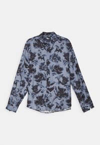 Chemise à manches longues boutonnée avec un motif floral bleu et noir, col évasé et poignets boutonnés, étalée à plat sur un fond blanc.