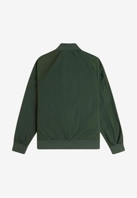 Giacca bomber leggera verde con una finitura testurizzata. Presenta un colletto e polsini a costine, e ha una vestibilità comoda e rilassata.