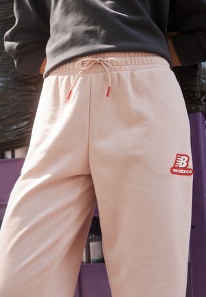 ESSENTIALS CANDY PACK PANT - Tracksuit bottoms - pink sand