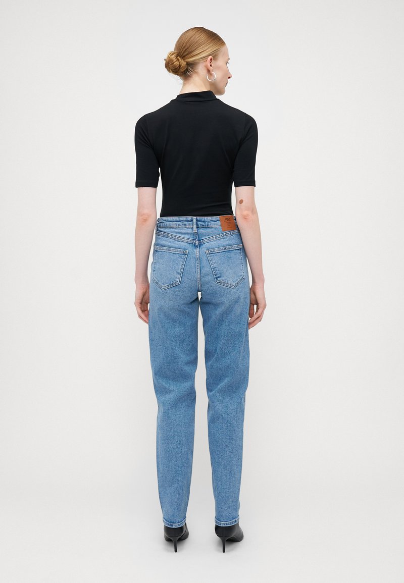 Jean Décontracté Femme Jean Mom ONLY ONLJUICY - Taille Haute Coupe Maman Décontracté - Taille Haute Passants Ceinture Jean Taille Haute Hiver Jean Décontracté Femme Jean Mom ONLY ONLJUICY - Taille Haute Coupe Maman Décontracté - Taille Haute Passants Ceinture Jean Taille Haute Hiver