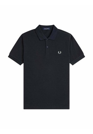 Zwart poloshirt met korte mouwen, twee knopen en een klein wit lauwerkranslogo op de linkerborst.