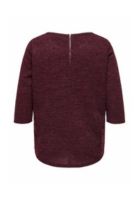 Top in magenta, lavorato a maglia con texture, scollo rotondo e maniche a tre quarti. Presenta una cerniera sul retro per la chiusura. Materiale liscio e morbido.