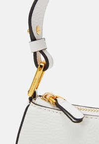 Coccinelle MERVEILLE - Geantă de mână - brillant white