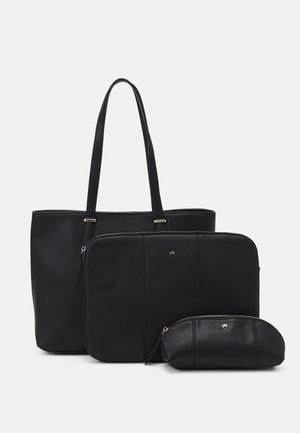 Set aus drei schwarzen Ledertaschen: eine Tragetasche mit Schulterriemen, eine mittlere Reißverschlusstasche und eine kleine Reißverschlusstasche mit goldfarbenen Akzenten.