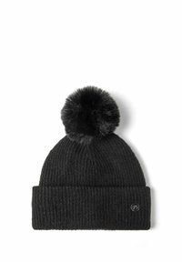 Melna adīta cepure ar lielu pūkainu pom-pomu augšpusē un nelielu apaļu metāla logo uz maliņas uz balta fona.