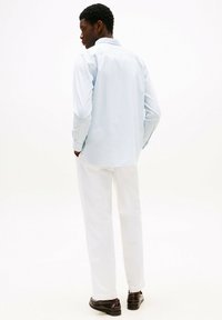 Tommy Hilfiger REGULAR FIT - Overhemd - breezy blue stripe