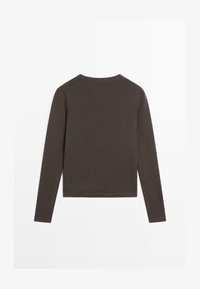 Unselected, dark brown