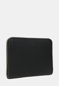 Portefeuille en cuir noir avec une finition texturée, de forme rectangulaire, et des détails en fermeture éclair dorée. La vue latérale montre l'épaisseur et les bords lisses.