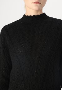 JDY Stickad tröja - black