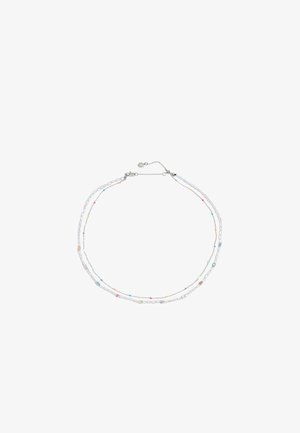 Viacfarebný vrstvený náhrdelník, ktorý obsahuje malé korálky a strieborný reťazec. Rôzne tvary a farby, so zapínaním a nastaviteľnou dĺžkou.