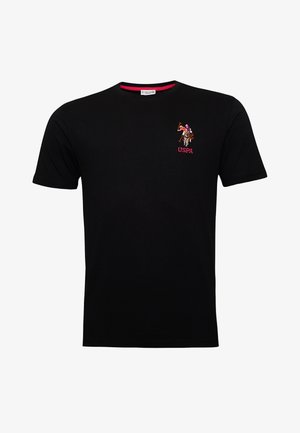 Musta puuvillapaita, jossa on pyöreä pääntie, lyhyet hihat ja pieni brodeerattu logo, jossa on ratsastaja ja "USPA" punaisena.
