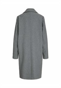 Manteau en laine grise au design ajusté, avec un col rabattu, des manches longues et une silhouette droite. Matériau simple et texturé.