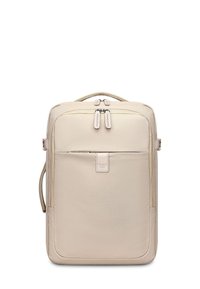 Béžový batoh s hladkým povrchem, zapínáním na zip, horním uchodem a přední kapsou. Minimalistický design s detailem loga na přední straně.